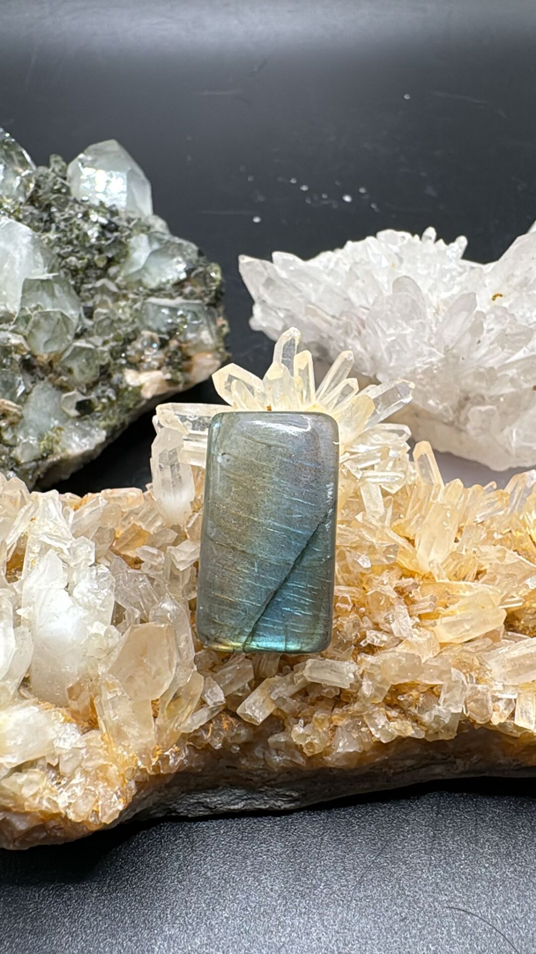 14.80ct 22.10x12.50 mm Natural Labradorite