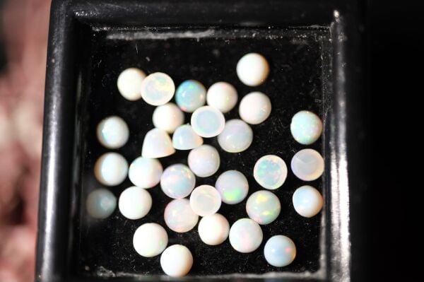 2.47ct  3 to 3.2mm Lot Round Cab.(White)  Natural Ethiopian Opal