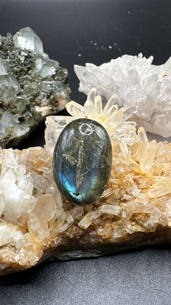16.70ct 22.2x14.9 mm Natural Labradorite