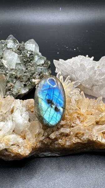29.75ct 28.6x17.4 mm Natural Labradorite
