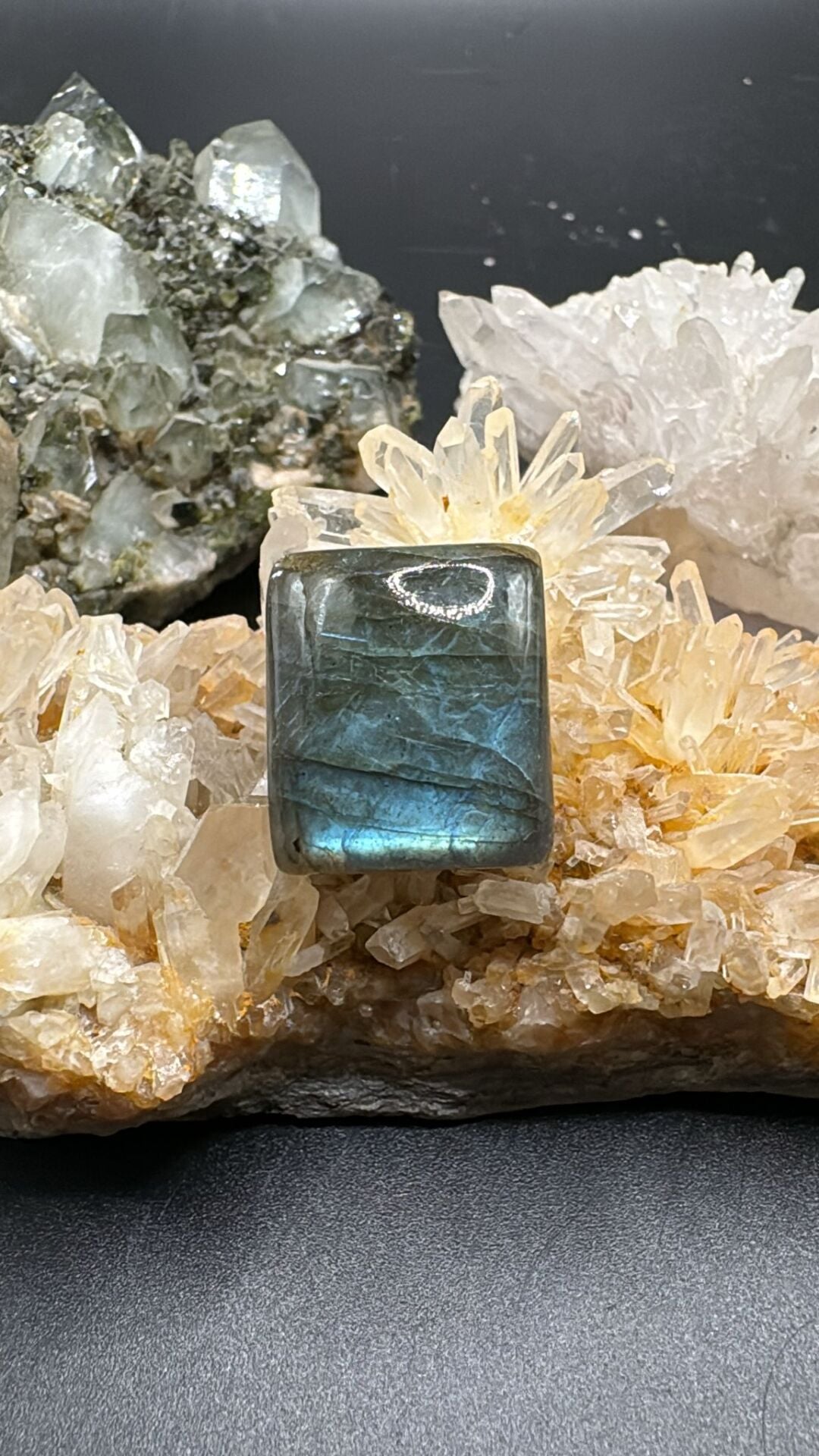25.85ct 18.6x16.2 mm Natural Labradorite