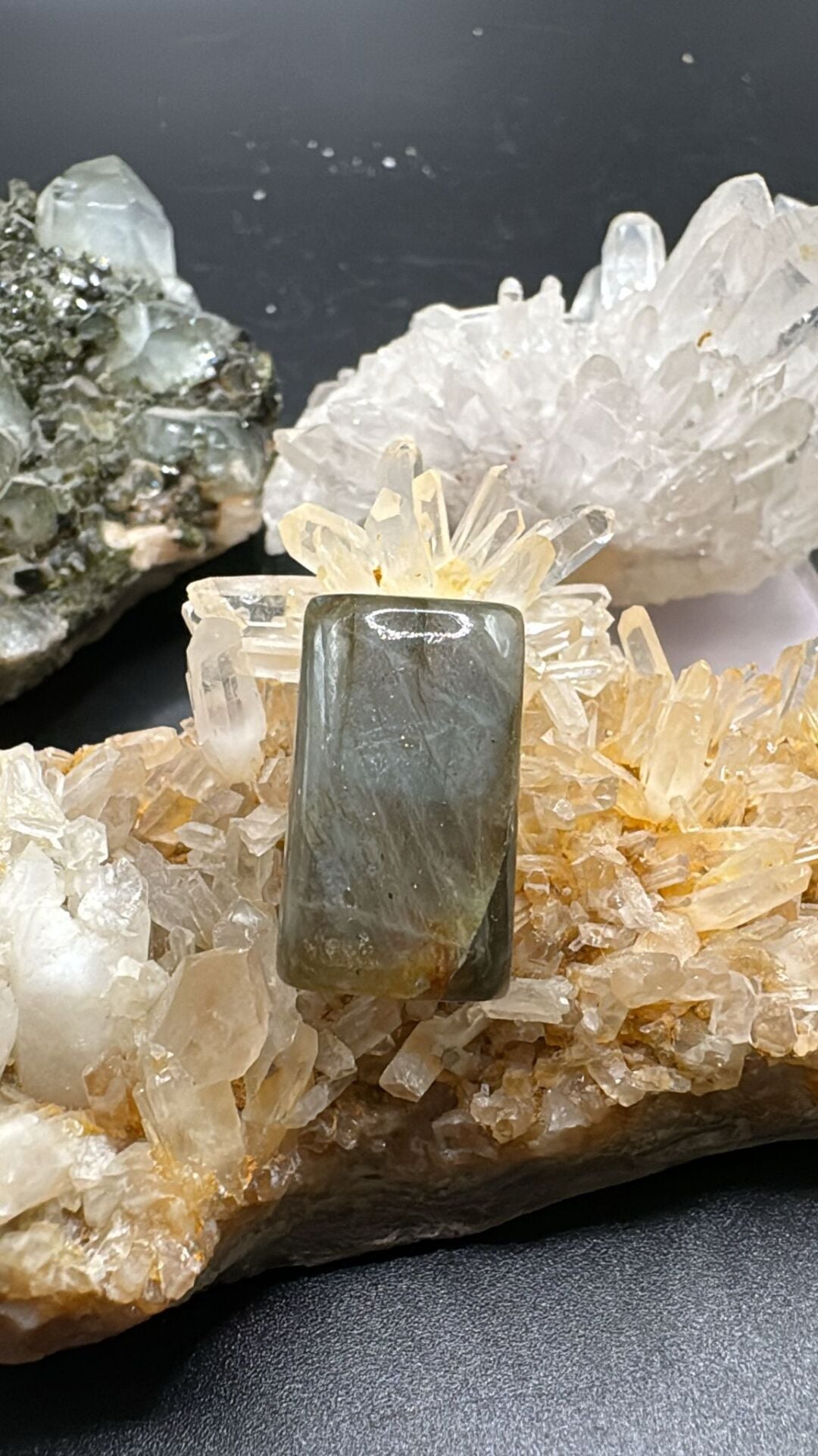18.80ct 21.10x12.3 mm Natural Labradorite