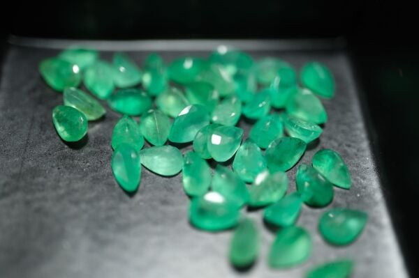0.41ct 6x4mm Pear Natural Emerald , Zambia (1.Kalite )