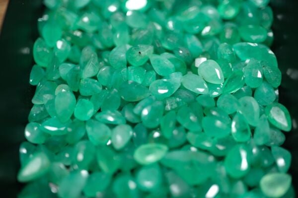 0.41ct 6x4mm Pear Natural Emerald , Zambia (2.Kalite )