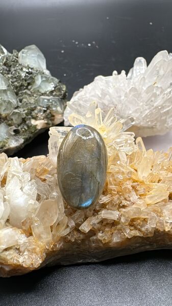 18.15ct 23.2x13.9 mm Natural Labradorite