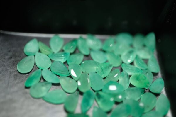 0.41ct 6x4mm Pear Natural Emerald , Zambia (3.Kalite )