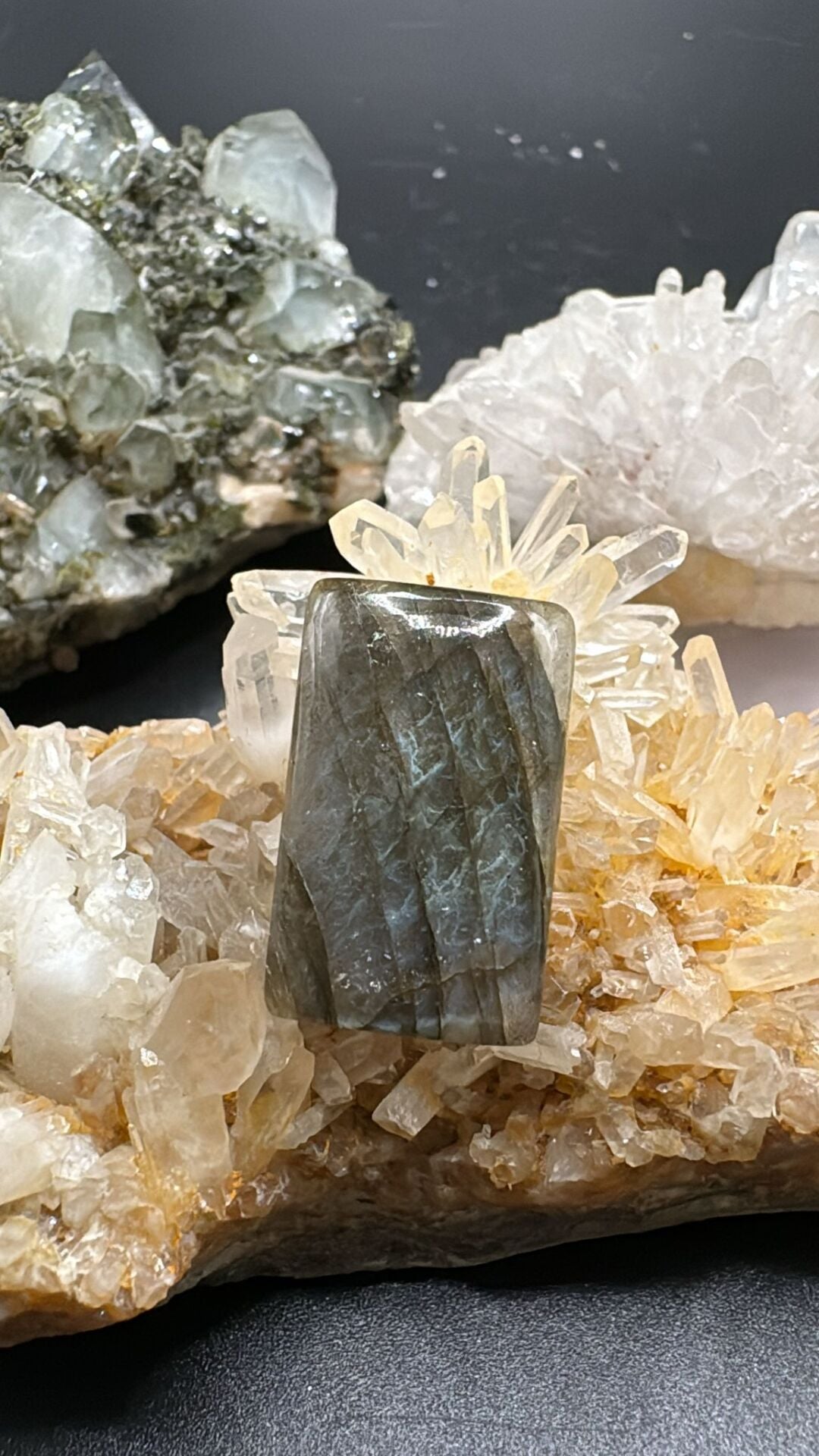 18.05ct 22.7x14 mm Natural Labradorite