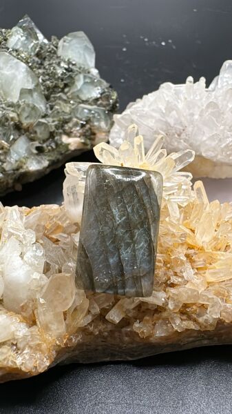 18.05ct 22.7x14 mm Natural Labradorite