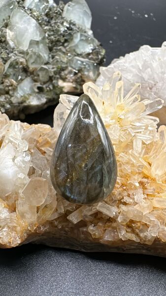 21.80ct 25.2x15.2 mm Natural Labradorite