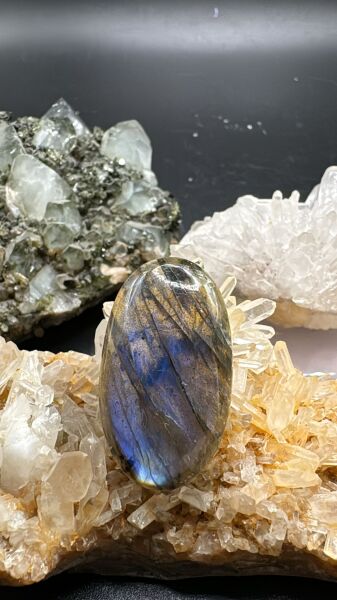31.30ct 31.4x18.2 mm Natural Labradorite