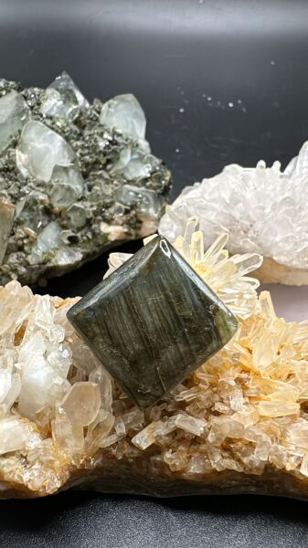 25.00ct 20.5x20 mm Natural Labradorite