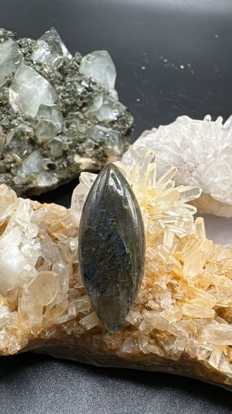 21.80ct 32.6x13.1 mm Natural Labradorite