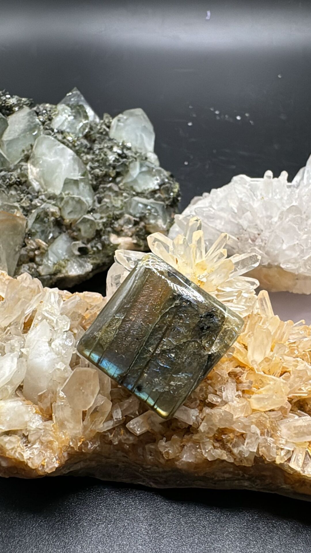 24.55ct 20.5x20.1 mm Natural Labradorite