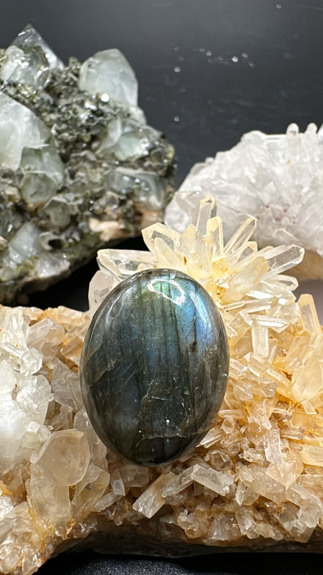 19.60ct 22.3x16.9 mm Natural Labradorite