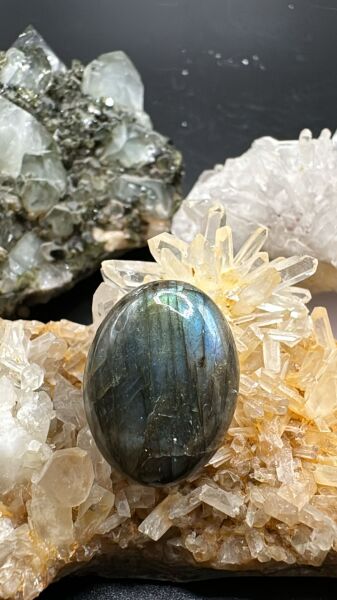 19.60ct 22.3x16.9 mm Natural Labradorite