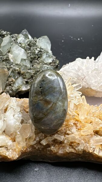 44.10ct 31.90x19.60 mm Natural Labradorite