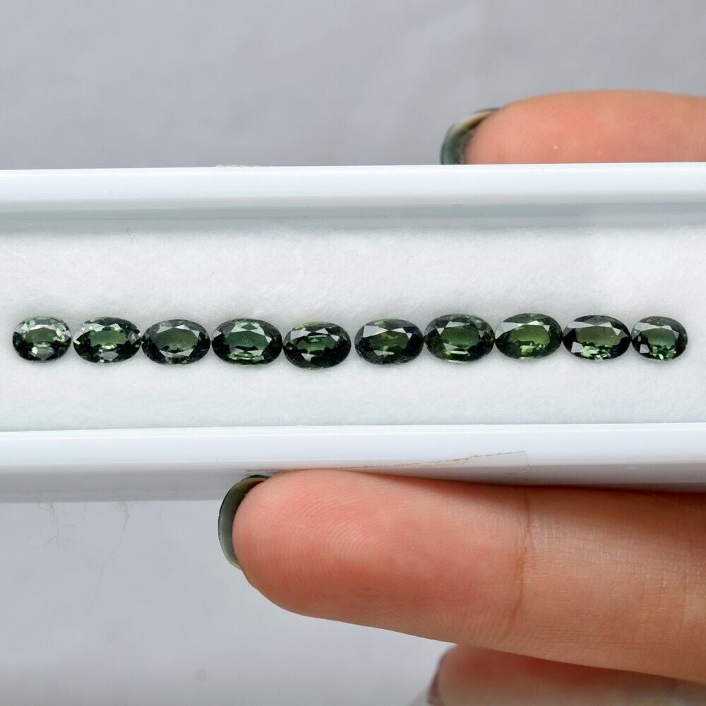 5.34ct 4.6x3.6mm  10pcs Lot  VS-VVS Oval Green Sapphire Gemstone, Thailand