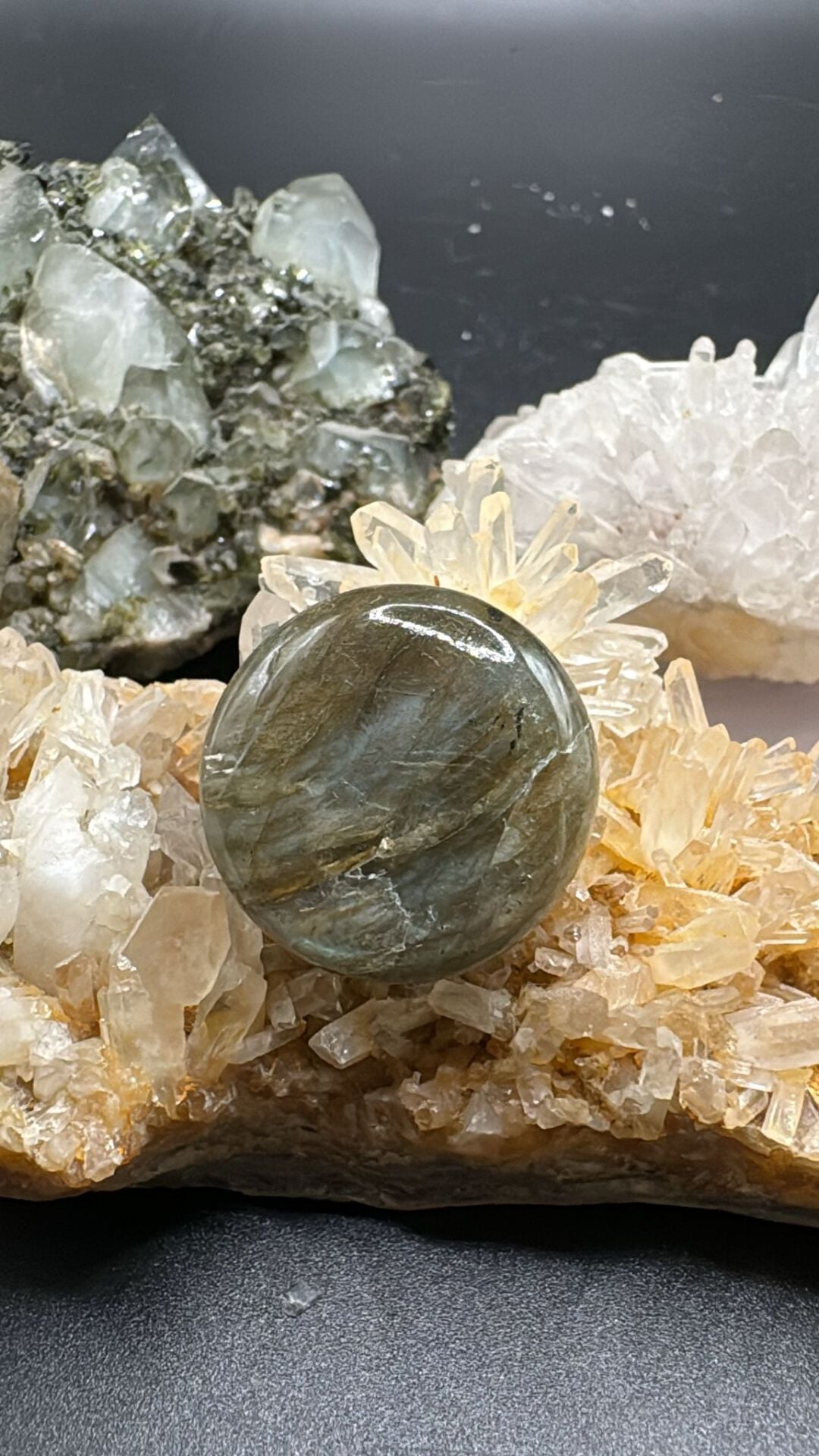27.40ct 22.8x22.5 mm Natural Labradorite