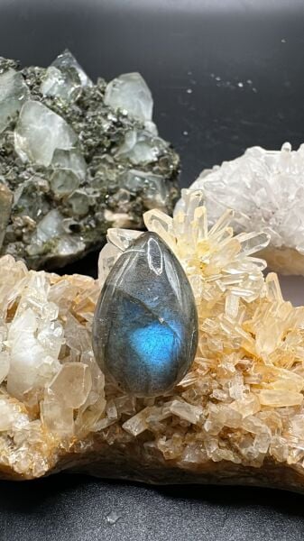 18.65ct 23.9x15.4 mm Natural Labradorite