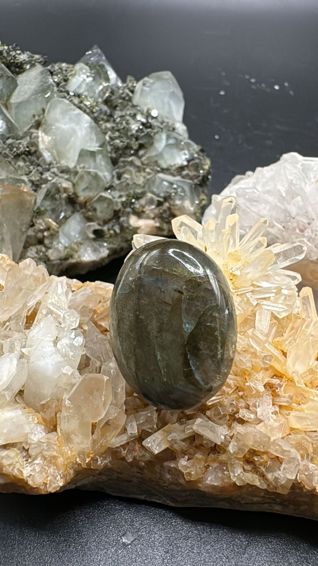 23.70ct 23.5x17.6 mm Natural Labradorite