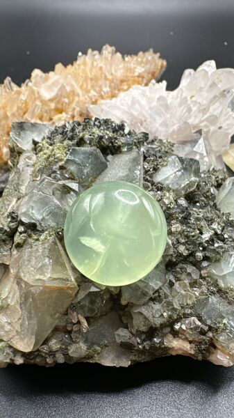 34.45ct 21 mm Natural Prehnite