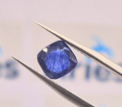 2.92ct 7.5x7.5mm Cushion Natural Blue Sapphire ( Glass Filling)