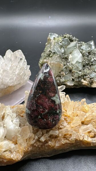 45.30ct 39.9x21.3 mm Natural Eudolite Stone