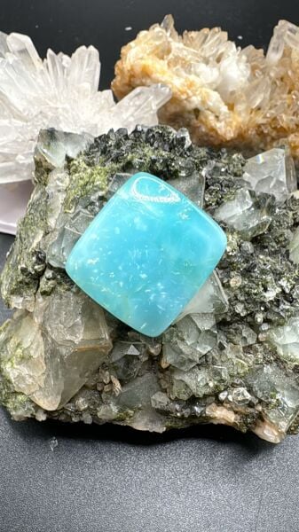 24.35ct 22.35x20.60mm Natural Hemmimorfite