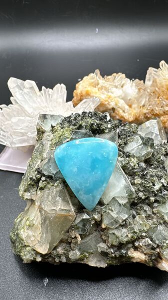 22.25ct 24.83x21.63mm Natural Hemmimorfite