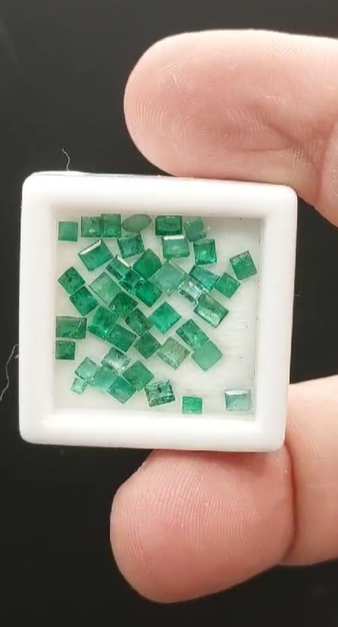 4.25ct 2.2 to 3.0mm Lot Square Natural Emerald Zambia