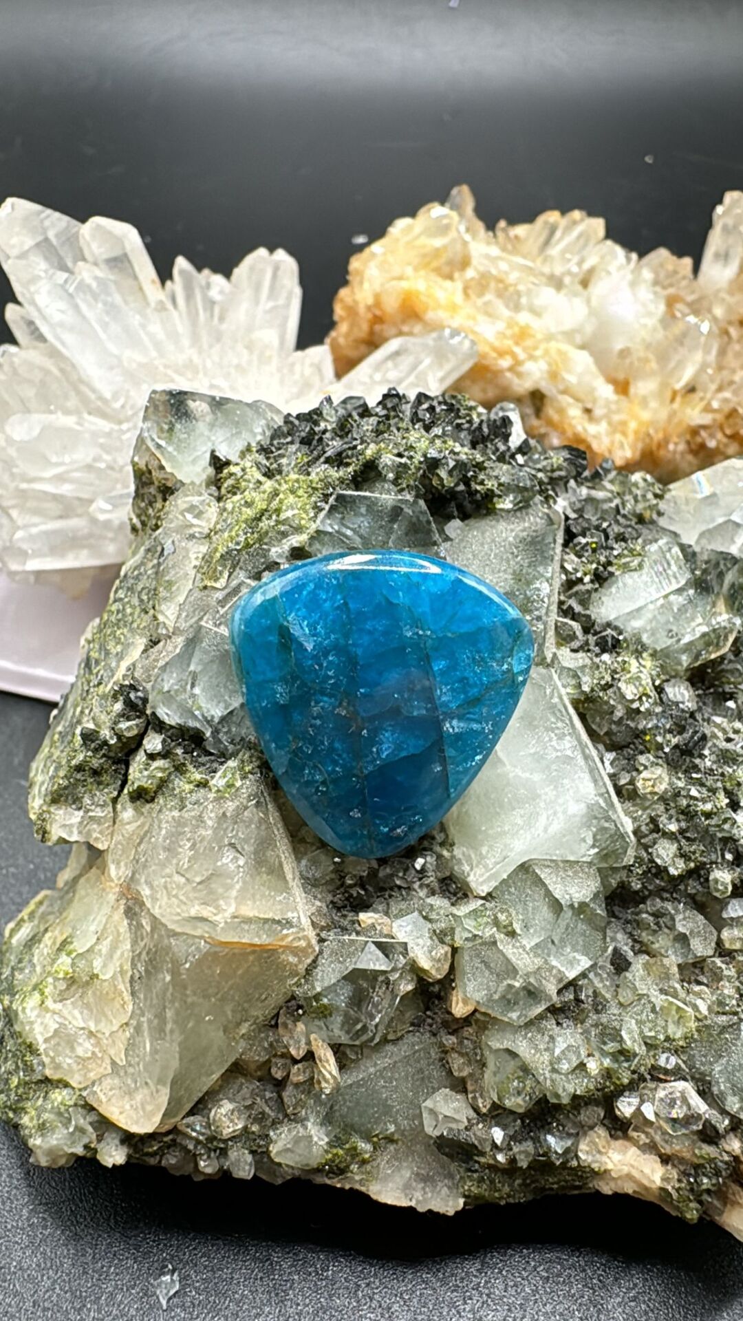 12.45ct 20.36x19.04mm Natural Apatit