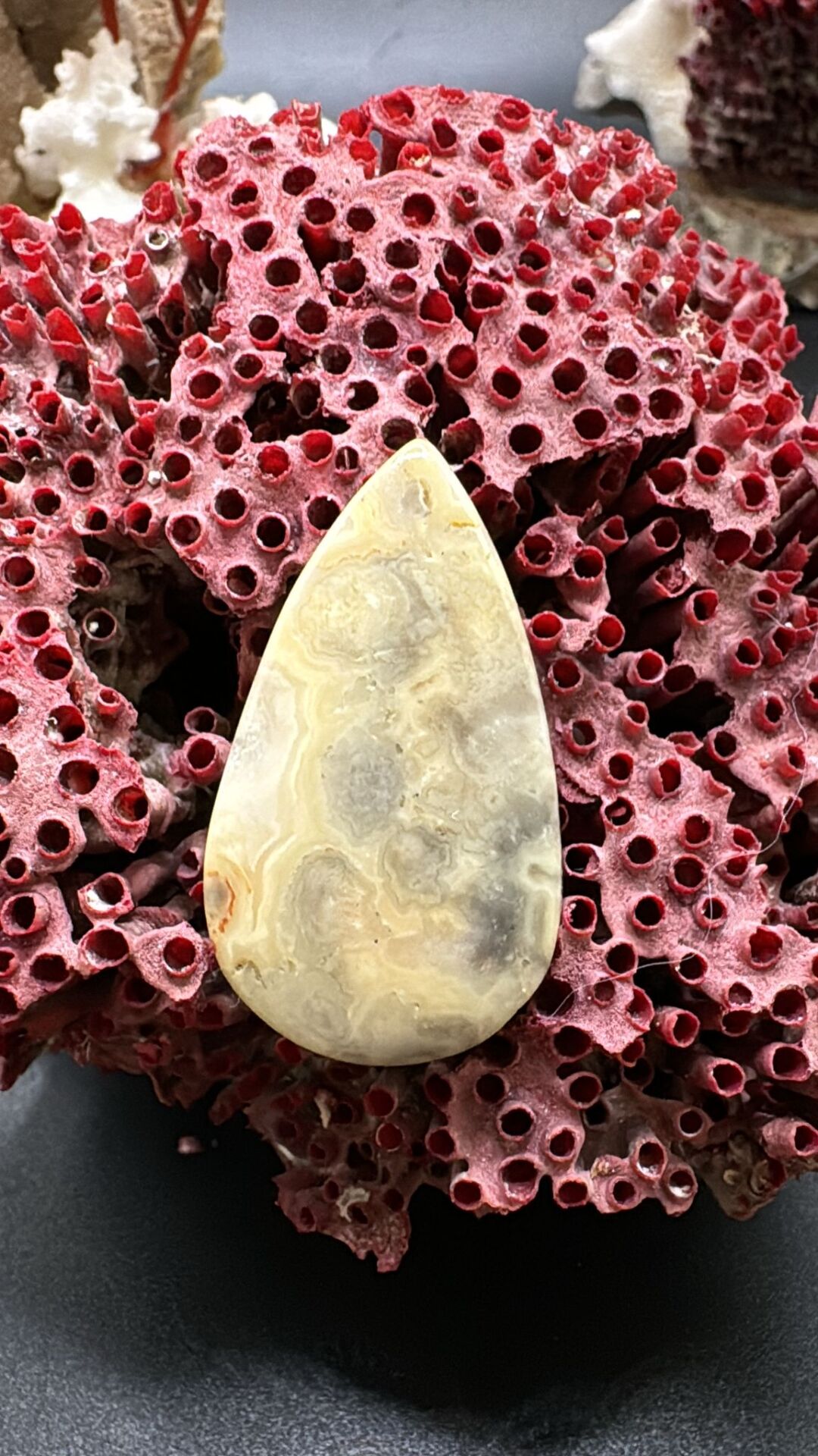 33.15ct 33,9x19,6 mm Natural Yellow Crazy Lace Agate