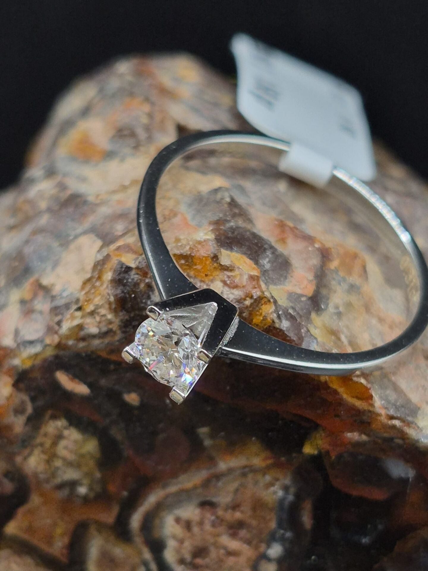 0.30ct H/SI2 Round Tek Taş Pırlanta Yüzük - HRD Sertifikalı