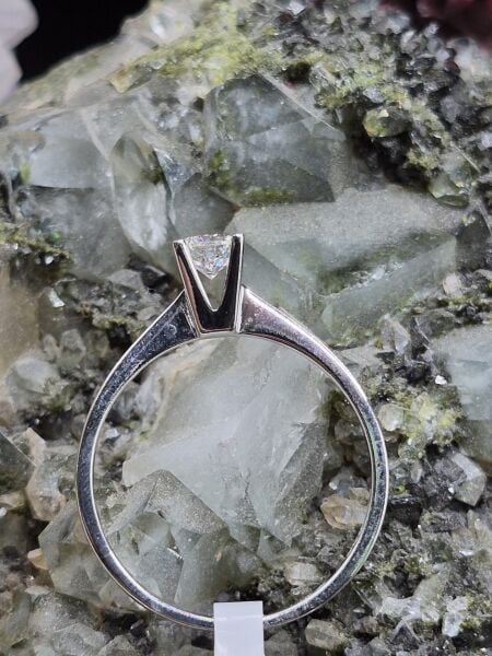 0.35ct H/SI2 Round Tek Taş Pırlanta Yüzük - HRD Sertifikalı