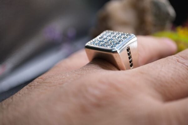 2.70ct Natural Blue Topaz ve 0.25ct Natural Spinel Taşlı Alaşımlı Kararmaz Gümüş Erkek Yüzük