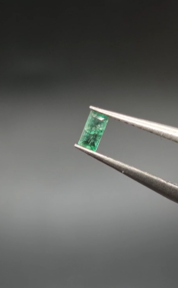 0.11ct 4.3x2.3mm Octagon Natural Emerald