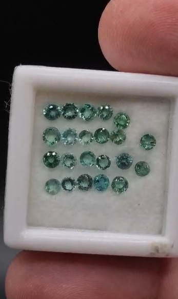 1.86ct 3 to 2.7 mm 22pcs Lot Round Natural Emerald