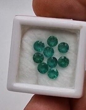 2.65ct tw. 9pcs Lot 4.4 t0 4.6 mm Round Natural Emerald