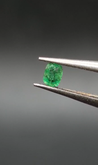 0.10ct 3.2x2.4mm Oval Natural Emerald