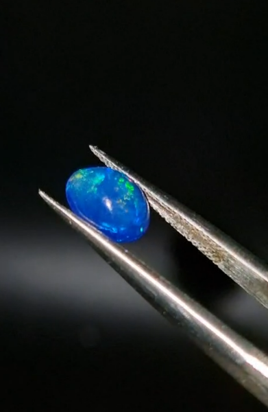 0.81ct  8.1x6.1mm Oval Natural Cabachon Ethiopian Opal