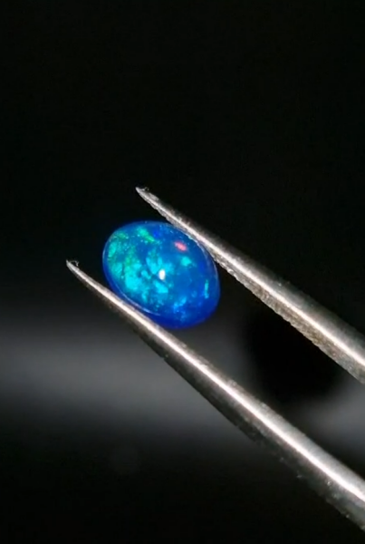 0.81ct  8.1x6.1mm Oval Natural Cabachon Ethiopian Opal