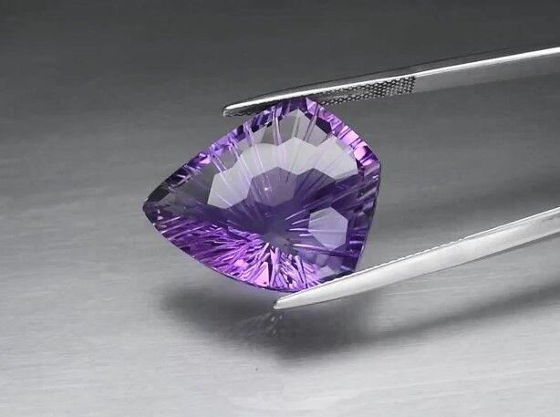21.49ct 23.3x19.3mm VS Fancy Natural Unheated Purple Amethyst Uruguay, Big!