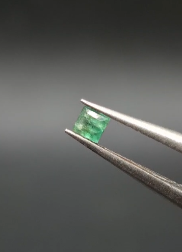 0.12ct 2.6mm Square Natural Emerald