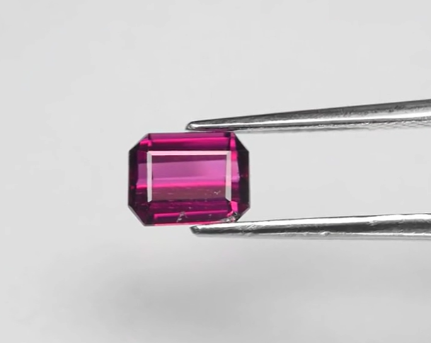 1.29ct 6.5x5mm Octagon Natural Purplish Pink Rhodolite Garnet - Madagascar