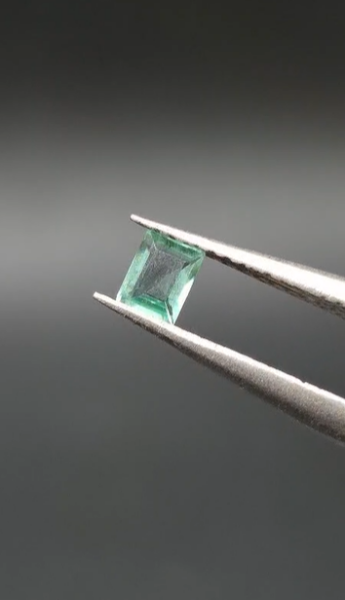 0.21ct 4x3.2mm VS  Octagon Natural Emerald