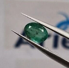 1.07ct 7.6x5.7mm Oval Natural Zambia Emerald