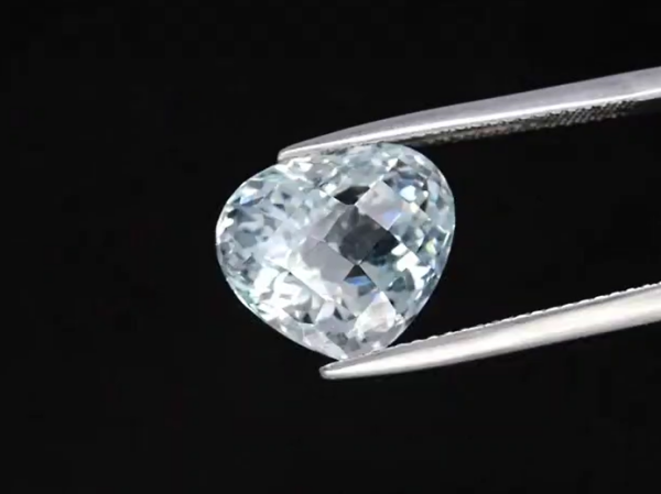 IGSL Sertifikalı - 9.69ct 12.7x11mm VS Heart Natural Light Blue Topaz Unheated, Brazil