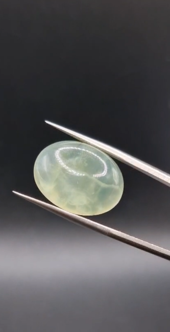 20.00ct 20.1x14.9mm Oval Cabachon  Natural Prehnite