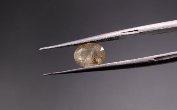 0.95ct 7.4x5.3mm Oval Natural Diaspor ( Sultanite)