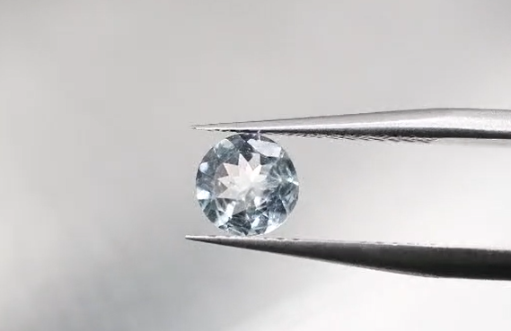 0.61ct 6mm Round Natural Aquamarine